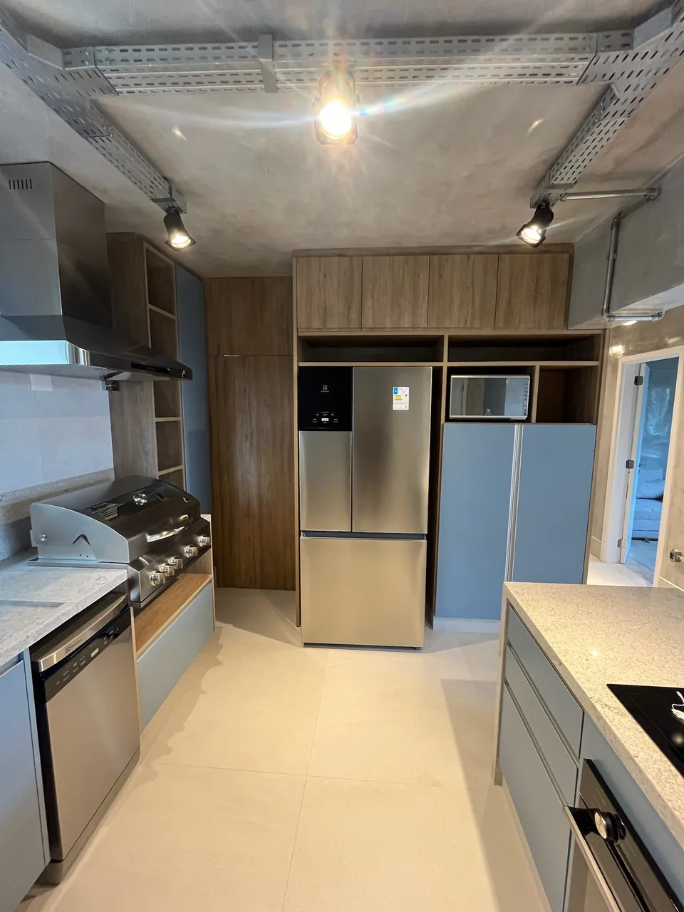 Cozinha planejada em apartamento executado pela Exito